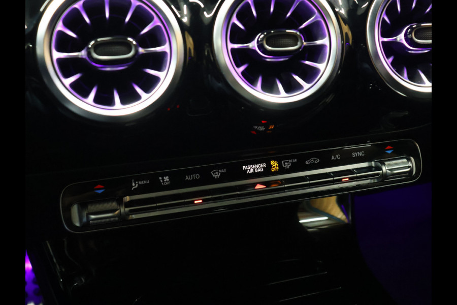 Mercedes-Benz A-Klasse 180 AMG Sport [SCHUIFKANTELDAK, SFEERVERLICHTING, APPLE CARPLAY, ANDROID, SPORTSTOELEN, STOELVERWARMING, CAMERA, PDC V+A, CRUISE, CLIMATE, NIEUWSTAAT]