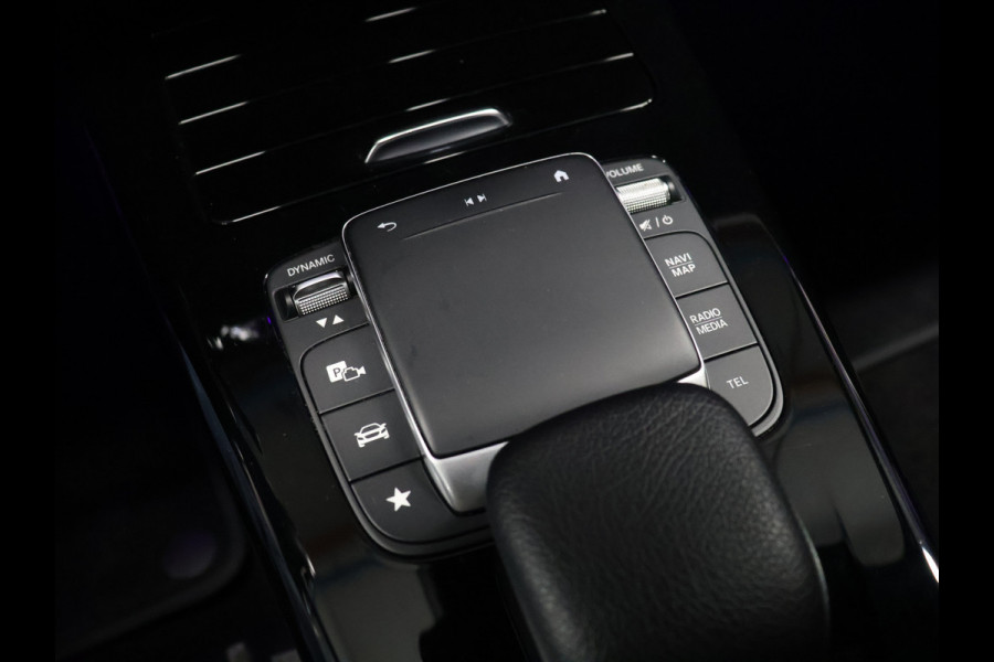 Mercedes-Benz A-Klasse 180 AMG Sport [SCHUIFKANTELDAK, SFEERVERLICHTING, APPLE CARPLAY, ANDROID, SPORTSTOELEN, STOELVERWARMING, CAMERA, PDC V+A, CRUISE, CLIMATE, NIEUWSTAAT]