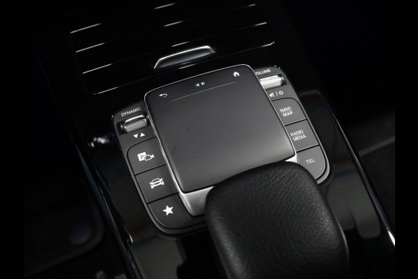 Mercedes-Benz A-Klasse 180 AMG Sport [SCHUIFKANTELDAK, SFEERVERLICHTING, APPLE CARPLAY, ANDROID, SPORTSTOELEN, STOELVERWARMING, CAMERA, PDC V+A, CRUISE, CLIMATE, NIEUWSTAAT]