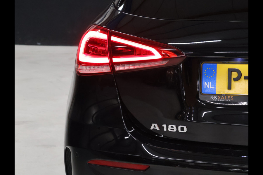 Mercedes-Benz A-Klasse 180 AMG Sport [SCHUIFKANTELDAK, SFEERVERLICHTING, APPLE CARPLAY, ANDROID, SPORTSTOELEN, STOELVERWARMING, CAMERA, PDC V+A, CRUISE, CLIMATE, NIEUWSTAAT]