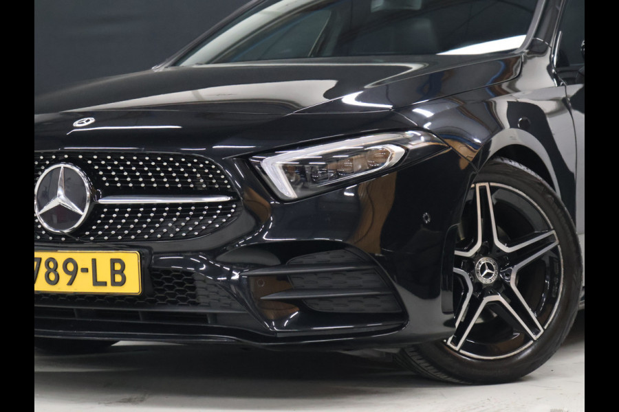 Mercedes-Benz A-Klasse 180 AMG Sport [SCHUIFKANTELDAK, SFEERVERLICHTING, APPLE CARPLAY, ANDROID, SPORTSTOELEN, STOELVERWARMING, CAMERA, PDC V+A, CRUISE, CLIMATE, NIEUWSTAAT]