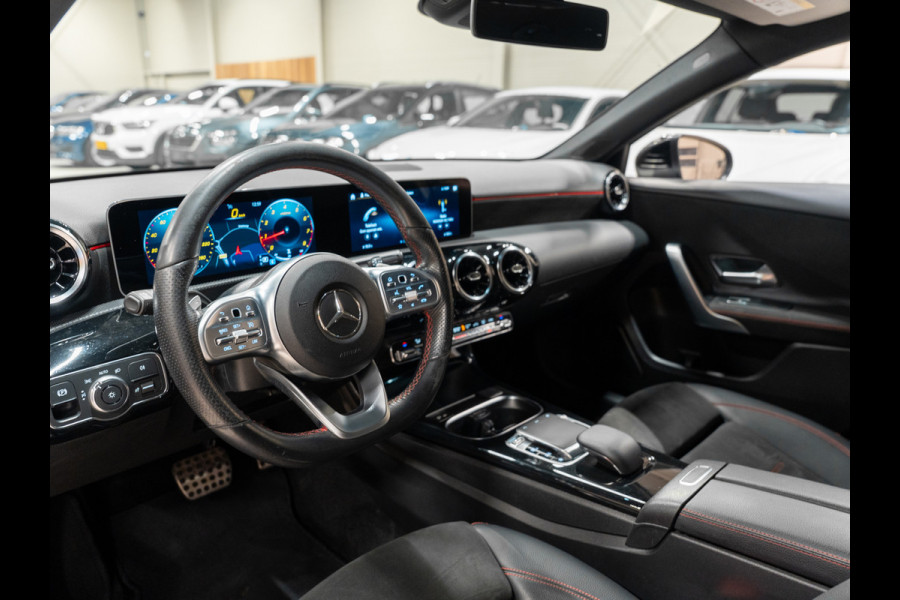 Mercedes-Benz A-Klasse A200 AMG Limousine, Wide Screen, Navi, Voll Led, Camera, 19" AMG Velgen, PDC, Volledig Onderhouden