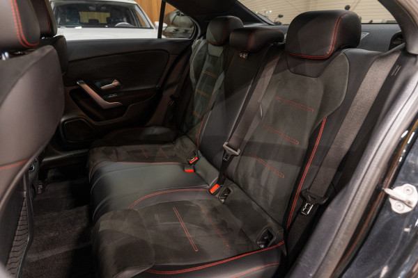 Mercedes-Benz A-Klasse A200 AMG Limousine, Wide Screen, Navi, Voll Led, Camera, 19" AMG Velgen, PDC, Volledig Onderhouden