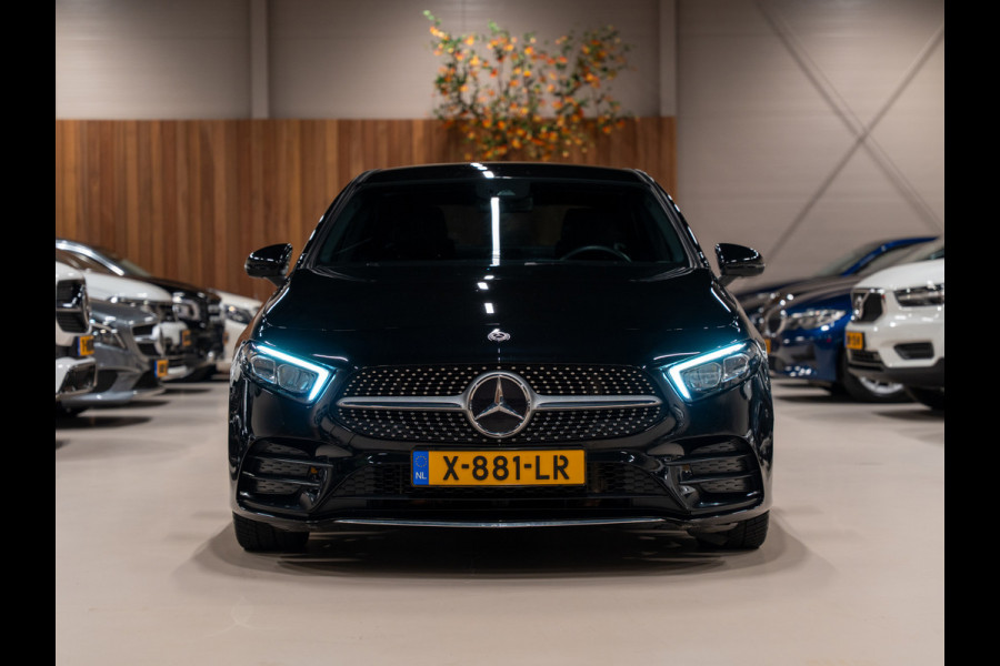 Mercedes-Benz A-Klasse A200 AMG Limousine, Wide Screen, Navi, Voll Led, Camera, 19" AMG Velgen, PDC, Volledig Onderhouden