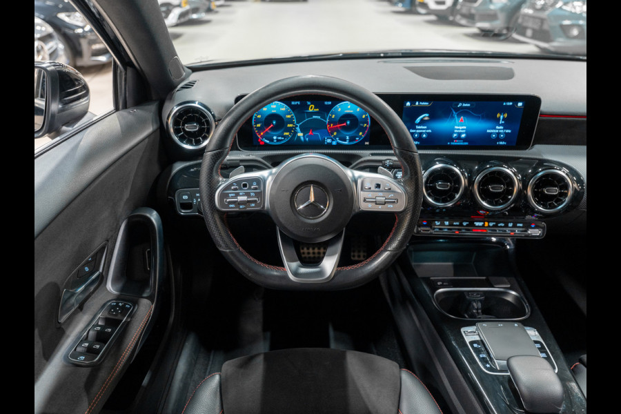Mercedes-Benz A-Klasse A200 AMG Limousine, Wide Screen, Navi, Voll Led, Camera, 19" AMG Velgen, PDC, Volledig Onderhouden