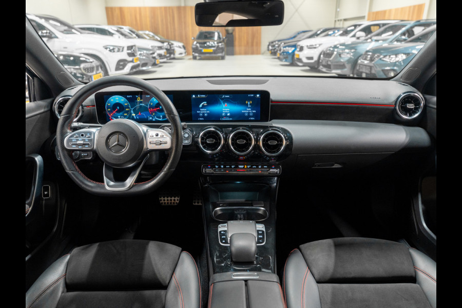 Mercedes-Benz A-Klasse A200 AMG Limousine, Wide Screen, Navi, Voll Led, Camera, 19" AMG Velgen, PDC, Volledig Onderhouden
