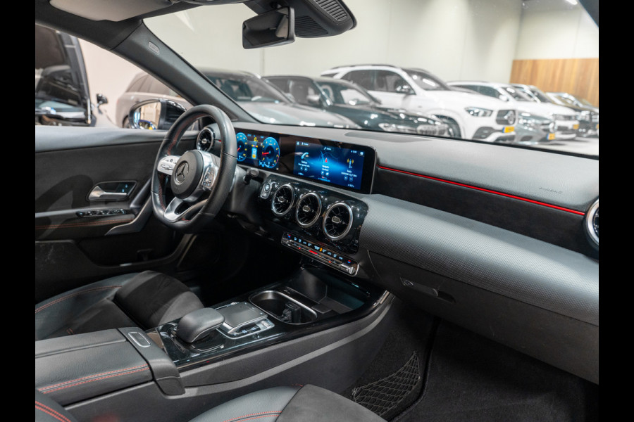 Mercedes-Benz A-Klasse A200 AMG Limousine, Wide Screen, Navi, Voll Led, Camera, 19" AMG Velgen, PDC, Volledig Onderhouden