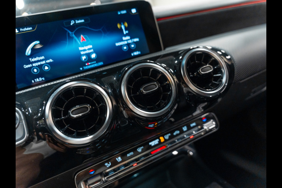 Mercedes-Benz A-Klasse A200 AMG Limousine, Wide Screen, Navi, Voll Led, Camera, 19" AMG Velgen, PDC, Volledig Onderhouden