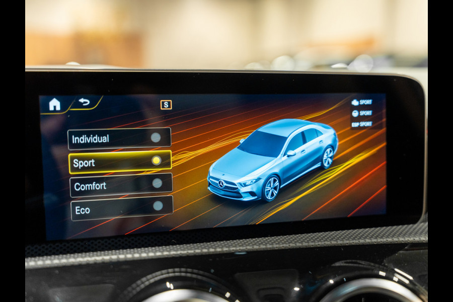 Mercedes-Benz A-Klasse A200 AMG Limousine, Wide Screen, Navi, Voll Led, Camera, 19" AMG Velgen, PDC, Volledig Onderhouden