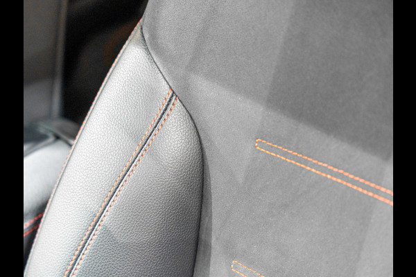 Mercedes-Benz A-Klasse A200 AMG Limousine, Wide Screen, Navi, Voll Led, Camera, 19" AMG Velgen, PDC, Volledig Onderhouden