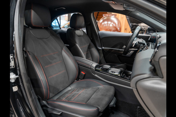 Mercedes-Benz A-Klasse A200 AMG Limousine, Wide Screen, Navi, Voll Led, Camera, 19" AMG Velgen, PDC, Volledig Onderhouden