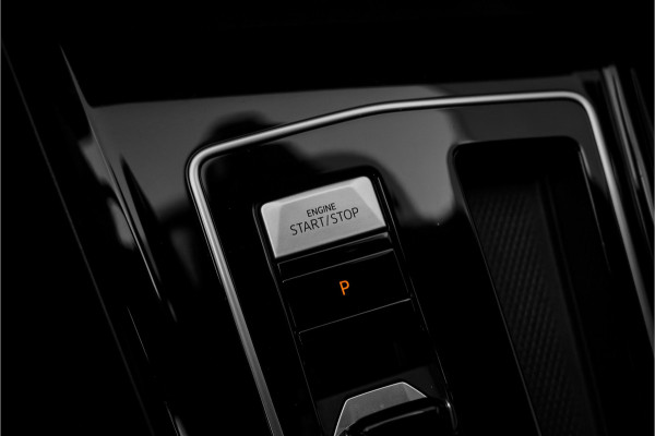 Volkswagen Golf 1.5 eTSI R-Line Camera Carplay Ambiente
