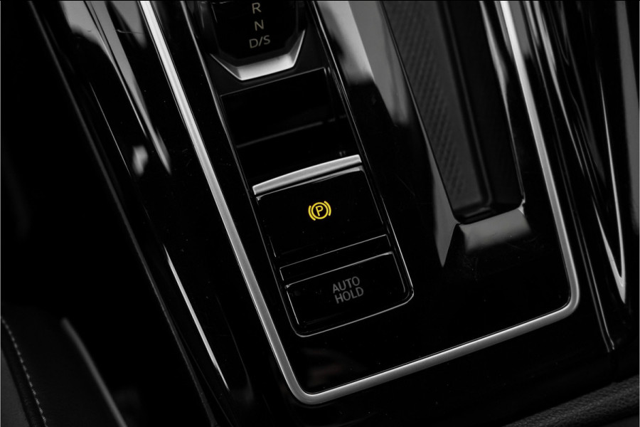 Volkswagen Golf 1.5 eTSI R-Line Camera Carplay Ambiente