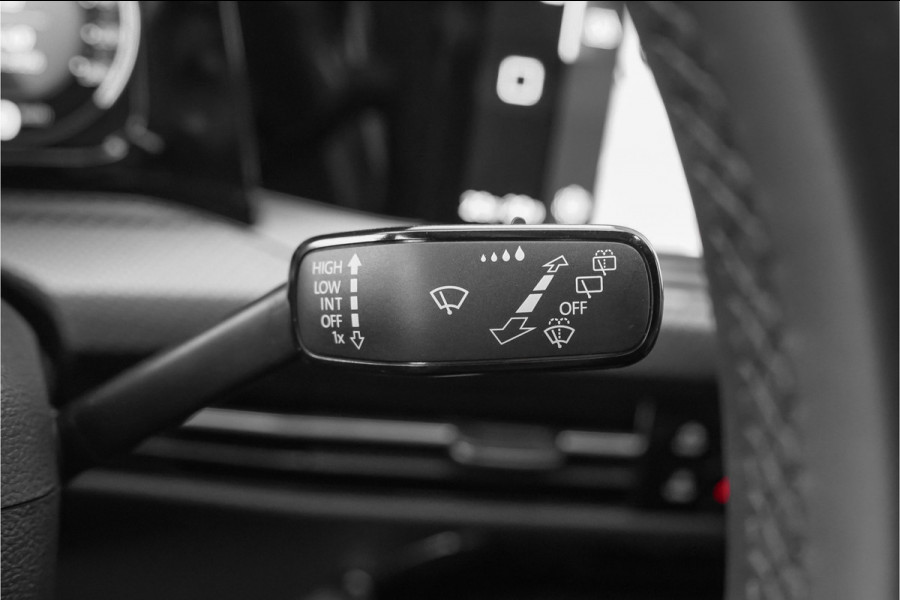 Volkswagen Golf 1.5 eTSI R-Line Camera Carplay Ambiente