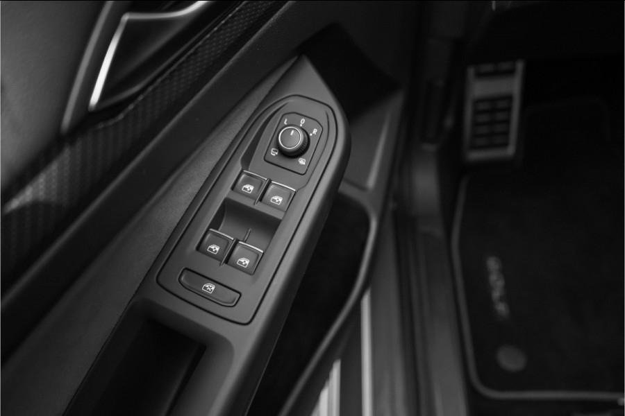 Volkswagen Golf 1.5 eTSI R-Line Camera Carplay Ambiente