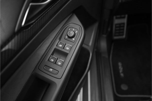 Volkswagen Golf 1.5 eTSI R-Line Camera Carplay Ambiente