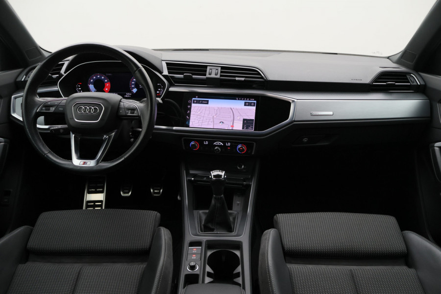Audi Q3 35 TFSI S edition Eerste Eigenaar, Leder/Stof, Camera, Cruise, Apple Carplay, LED, 18''