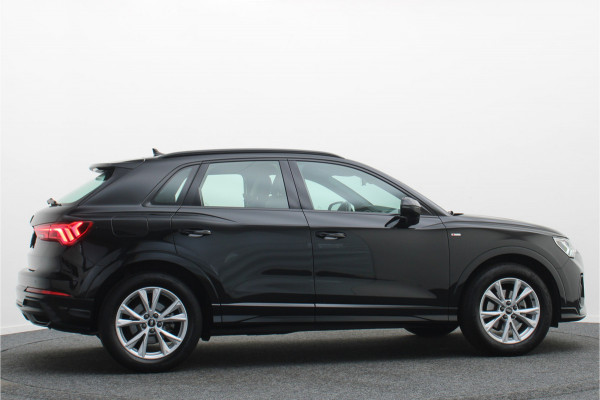 Audi Q3 35 TFSI S edition Eerste Eigenaar, Leder/Stof, Camera, Cruise, Apple Carplay, LED, 18''
