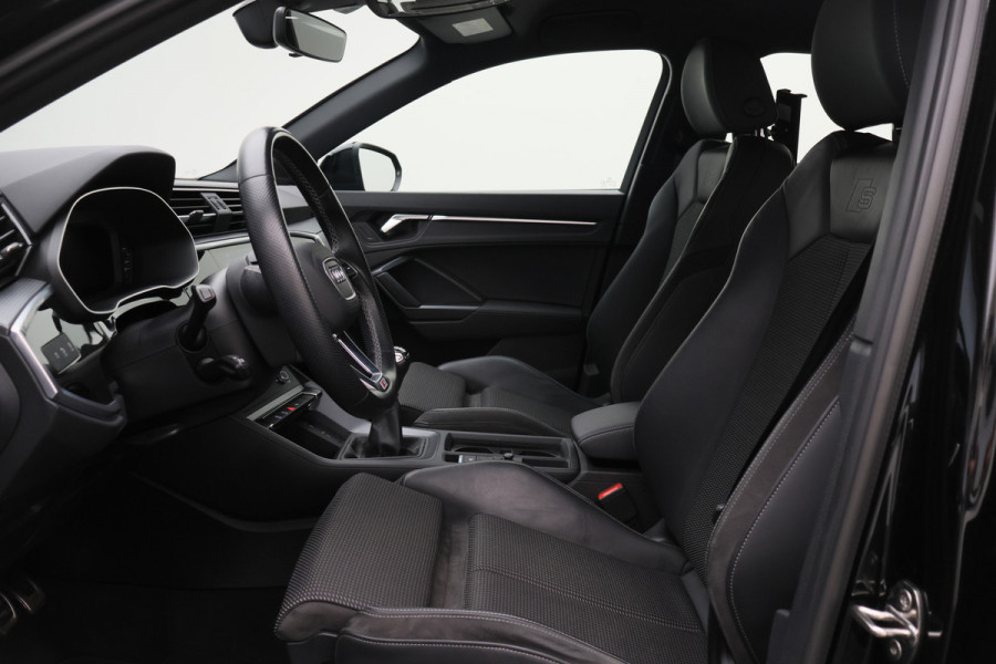 Audi Q3 35 TFSI S edition Eerste Eigenaar, Leder/Stof, Camera, Cruise, Apple Carplay, LED, 18''