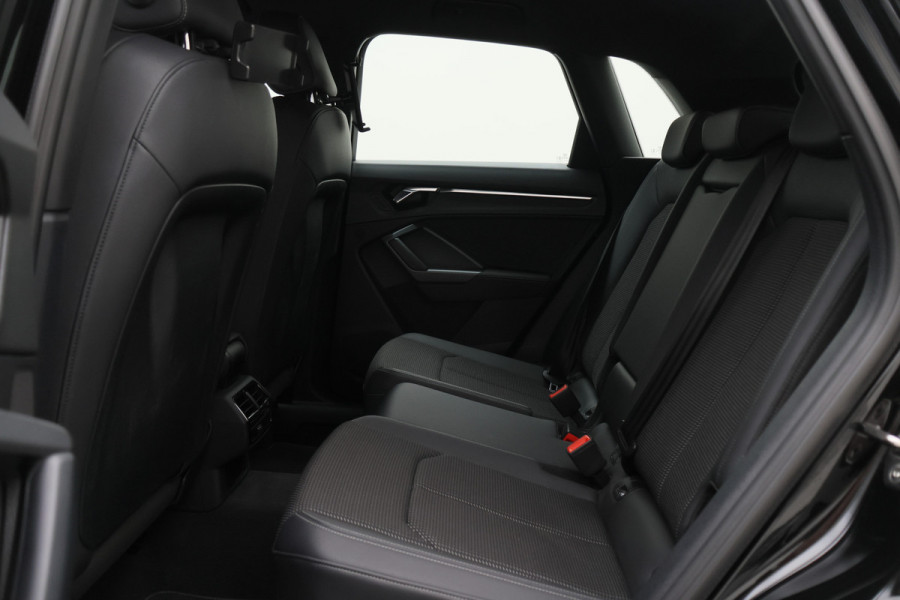 Audi Q3 35 TFSI S edition Eerste Eigenaar, Leder/Stof, Camera, Cruise, Apple Carplay, LED, 18''