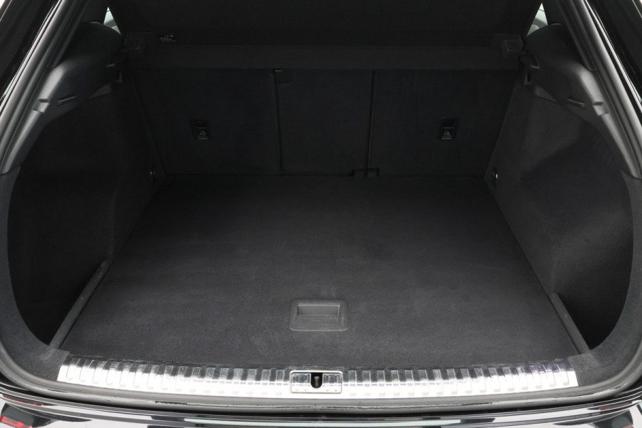 Audi Q3 35 TFSI S edition Eerste Eigenaar, Leder/Stof, Camera, Cruise, Apple Carplay, LED, 18''