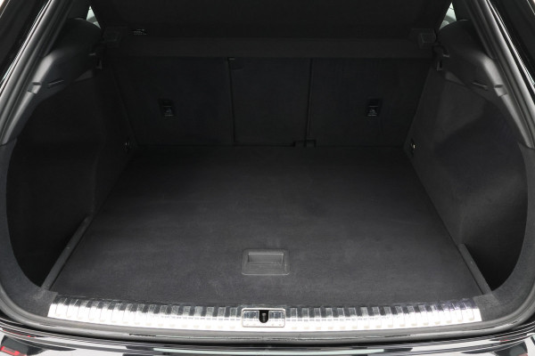 Audi Q3 35 TFSI S edition Eerste Eigenaar, Leder/Stof, Camera, Cruise, Apple Carplay, LED, 18''