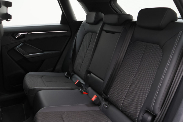 Audi Q3 35 TFSI S edition Eerste Eigenaar, Leder/Stof, Camera, Cruise, Apple Carplay, LED, 18''