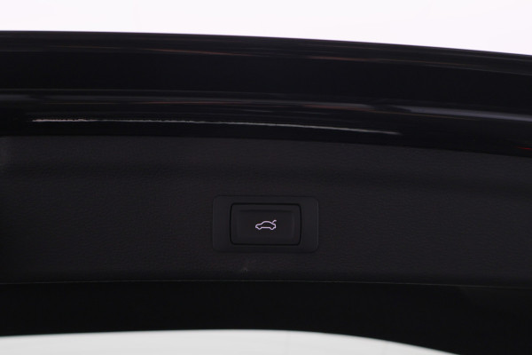 Audi Q3 35 TFSI S edition Eerste Eigenaar, Leder/Stof, Camera, Cruise, Apple Carplay, LED, 18''