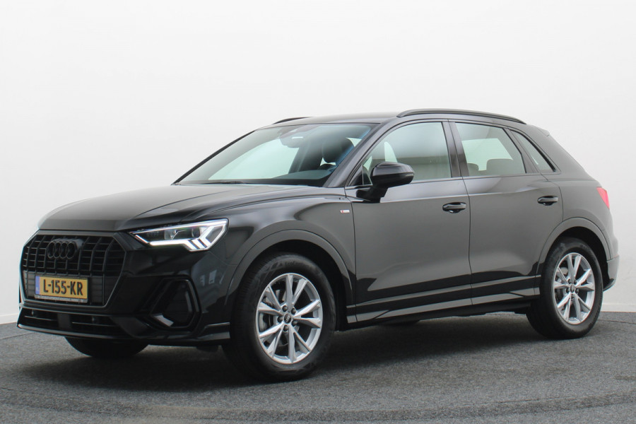 Audi Q3 35 TFSI S edition Eerste Eigenaar, Leder/Stof, Camera, Cruise, Apple Carplay, LED, 18''