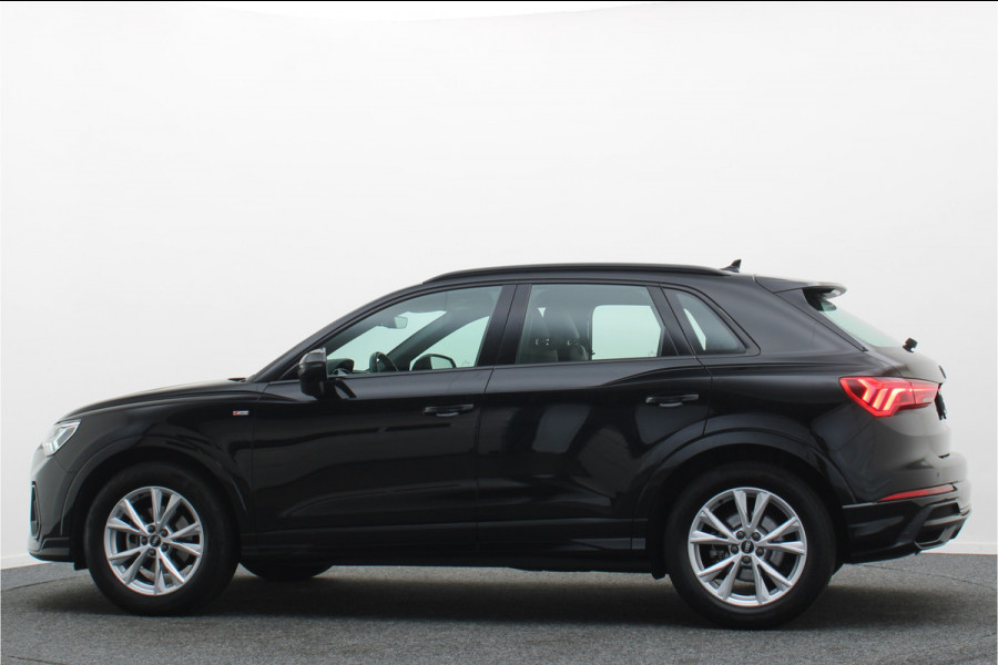 Audi Q3 35 TFSI S edition Eerste Eigenaar, Leder/Stof, Camera, Cruise, Apple Carplay, LED, 18''