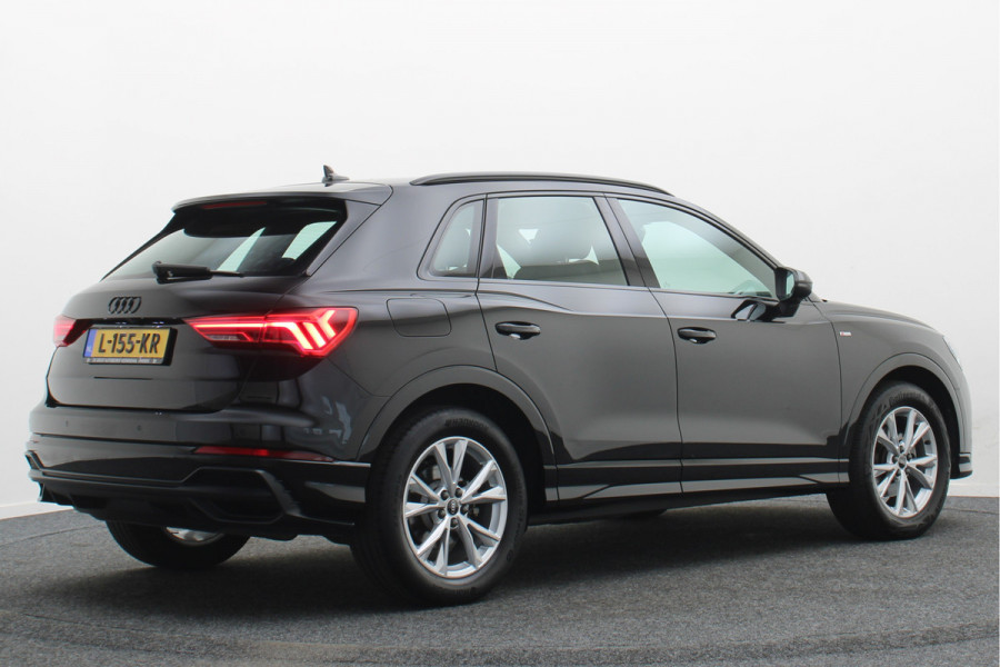 Audi Q3 35 TFSI S edition Eerste Eigenaar, Leder/Stof, Camera, Cruise, Apple Carplay, LED, 18''