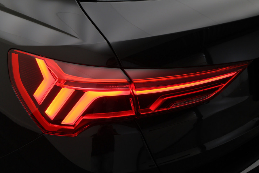 Audi Q3 35 TFSI S edition Eerste Eigenaar, Leder/Stof, Camera, Cruise, Apple Carplay, LED, 18''