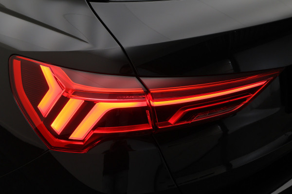 Audi Q3 35 TFSI S edition Eerste Eigenaar, Leder/Stof, Camera, Cruise, Apple Carplay, LED, 18''