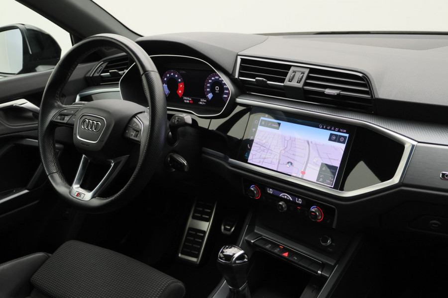 Audi Q3 35 TFSI S edition Eerste Eigenaar, Leder/Stof, Camera, Cruise, Apple Carplay, LED, 18''