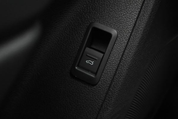Audi Q3 35 TFSI S edition Eerste Eigenaar, Leder/Stof, Camera, Cruise, Apple Carplay, LED, 18''