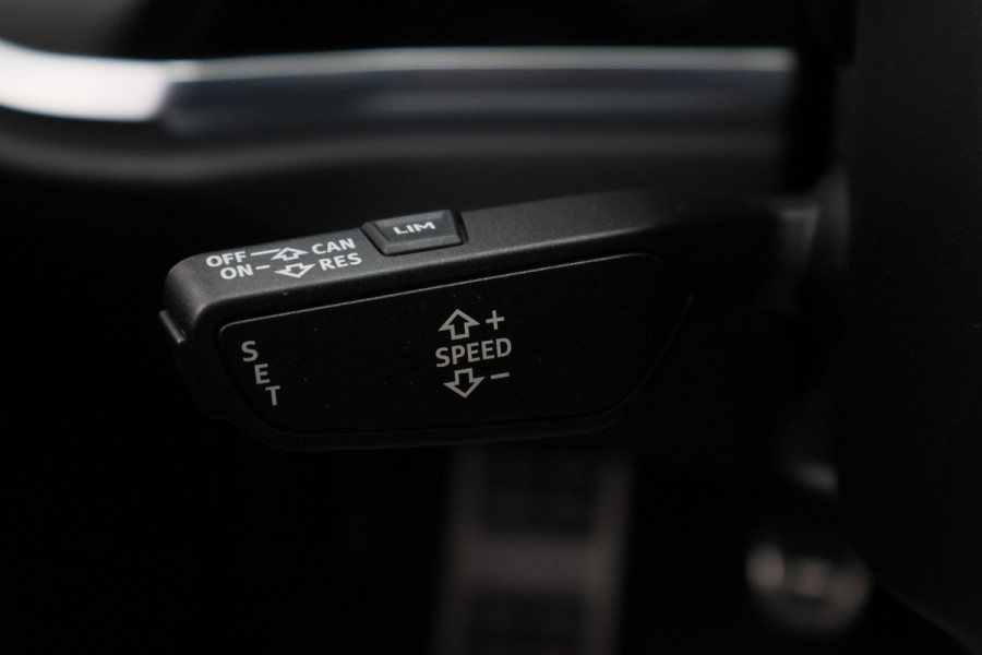 Audi Q3 35 TFSI S edition Eerste Eigenaar, Leder/Stof, Camera, Cruise, Apple Carplay, LED, 18''