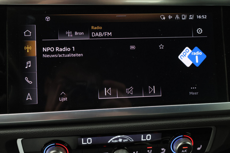 Audi Q3 35 TFSI S edition Eerste Eigenaar, Leder/Stof, Camera, Cruise, Apple Carplay, LED, 18''