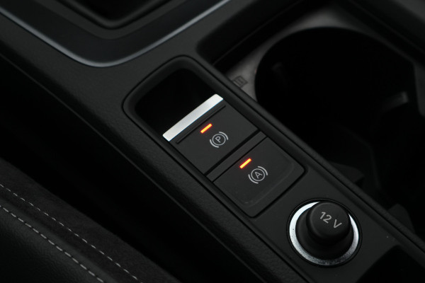 Audi Q3 35 TFSI S edition Eerste Eigenaar, Leder/Stof, Camera, Cruise, Apple Carplay, LED, 18''