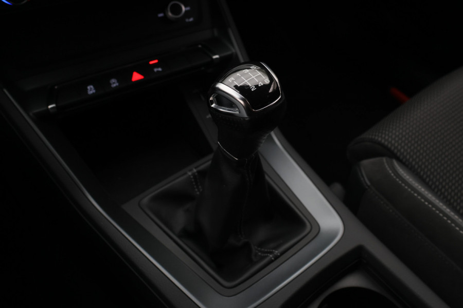 Audi Q3 35 TFSI S edition Eerste Eigenaar, Leder/Stof, Camera, Cruise, Apple Carplay, LED, 18''