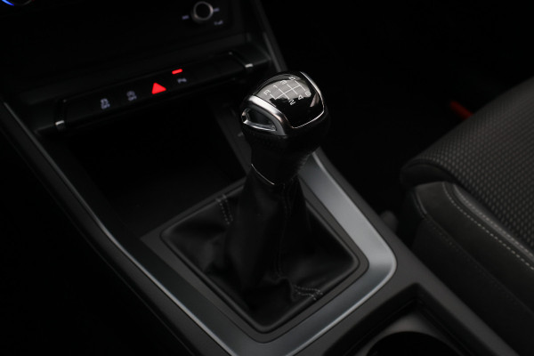 Audi Q3 35 TFSI S edition Eerste Eigenaar, Leder/Stof, Camera, Cruise, Apple Carplay, LED, 18''