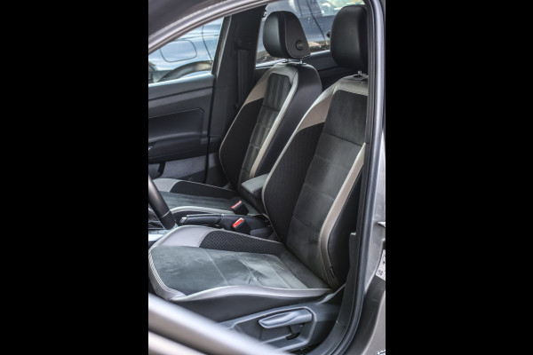 Volkswagen Polo 2.0 TSI GTI *Pano*Camera*Alcantara*Keyless*Stoelverwarming*