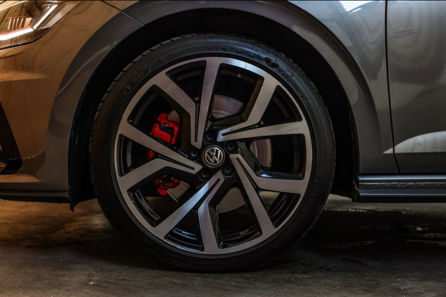 Volkswagen Polo 2.0 TSI GTI *Pano*Camera*Alcantara*Keyless*Stoelverwarming*