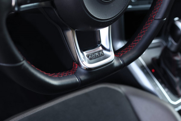 Volkswagen Polo 2.0 TSI GTI *Pano*Camera*Alcantara*Keyless*Stoelverwarming*