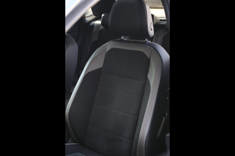 Volkswagen Polo 2.0 TSI GTI *Pano*Camera*Alcantara*Keyless*Stoelverwarming*