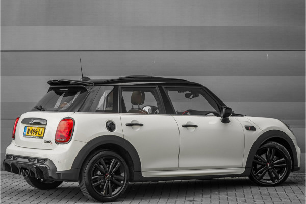 MINI 5-deurs 2.0 Cooper S John Cooper Works Pano ACC Leder Camera Stoelverw