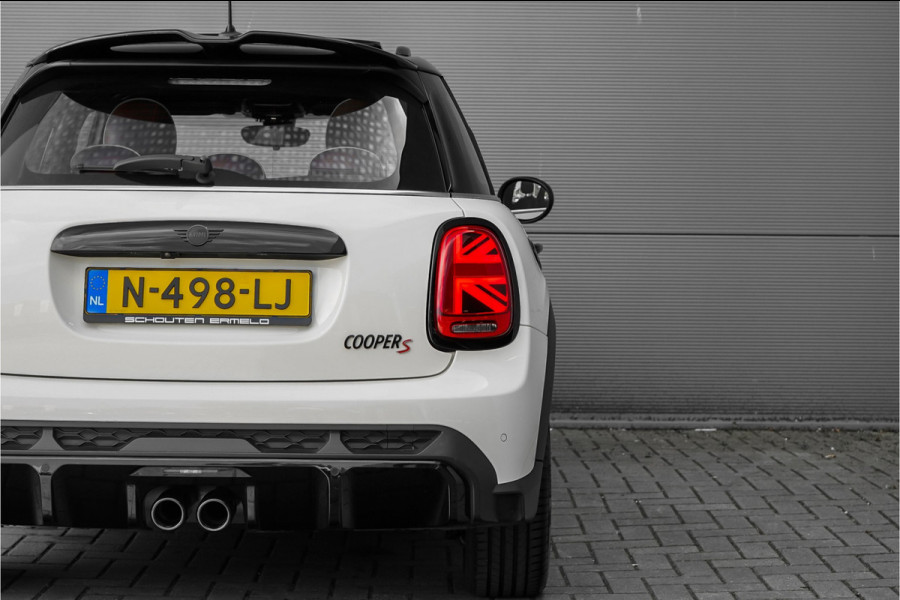 MINI 5-deurs 2.0 Cooper S John Cooper Works Pano ACC Leder Camera Stoelverw