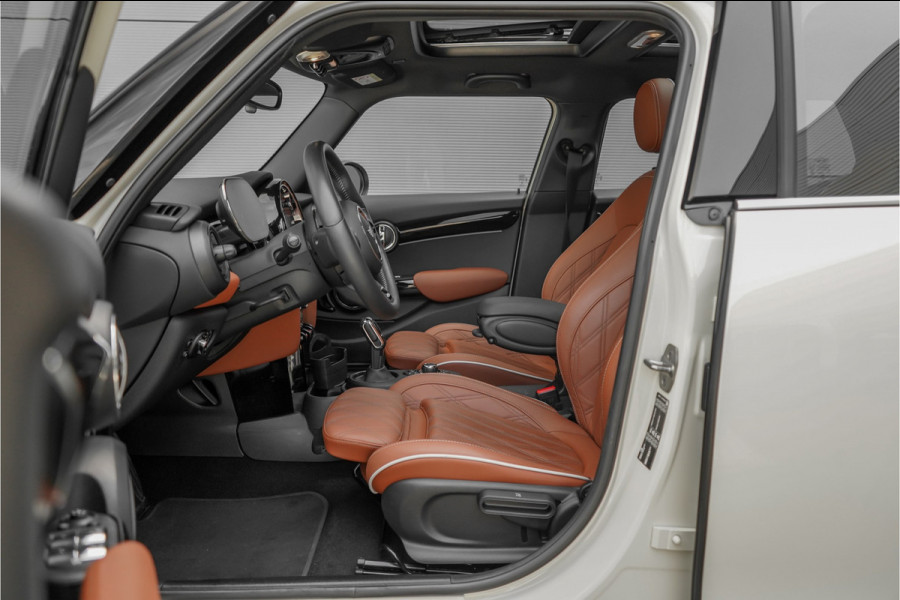 MINI 5-deurs 2.0 Cooper S John Cooper Works Pano ACC Leder Camera Stoelverw