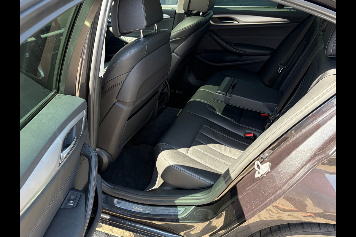 BMW 5 Serie 530i xDrive High Executive|Schuifdak|Memory|Trekhaak|