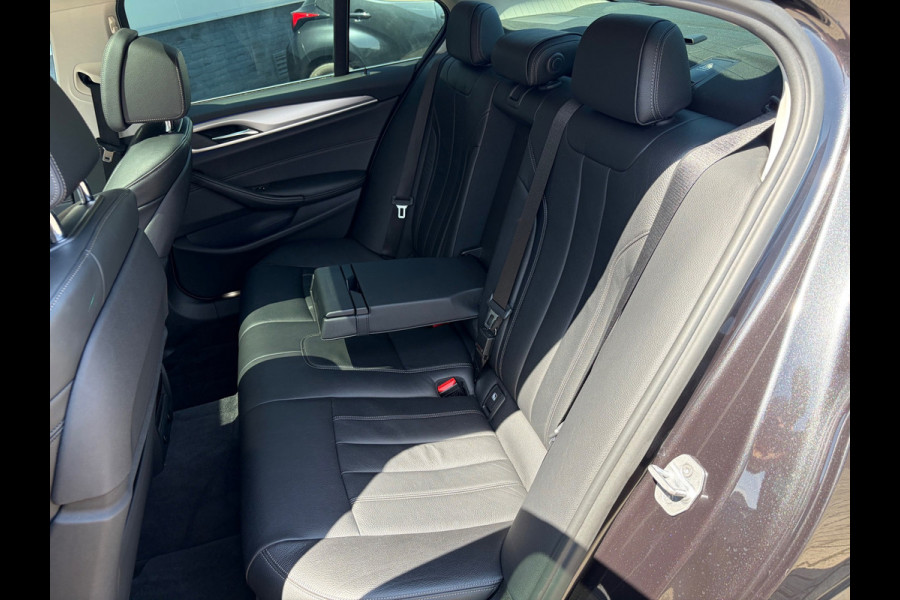BMW 5 Serie 530i xDrive High Executive|Schuifdak|Memory|Trekhaak|