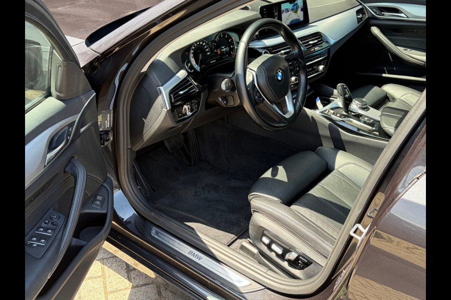 BMW 5 Serie 530i xDrive High Executive|Schuifdak|Memory|Trekhaak|